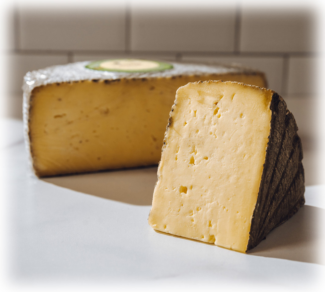 Swallow Tail Tomme